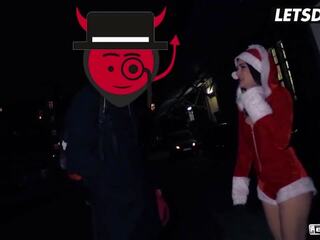 Naughty call girl Lullu Gun Sucks Santa's Dong Then Bangs Amateur phallus In Bus During Christmas - LETSDOEIT