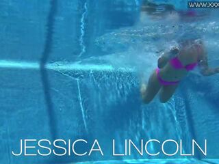 Desirable Jessica Lincoln Swims Naked in the Pool: Free xxx film 77