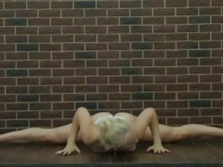 Smashing Teen cutie Does Gymnastics Naked Dora Tornaszkova