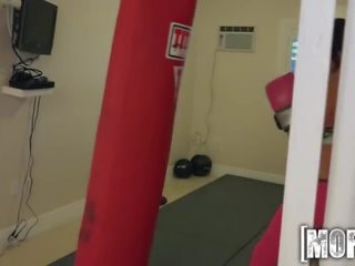 Mofos - attractive Boxing Chick in Leggins